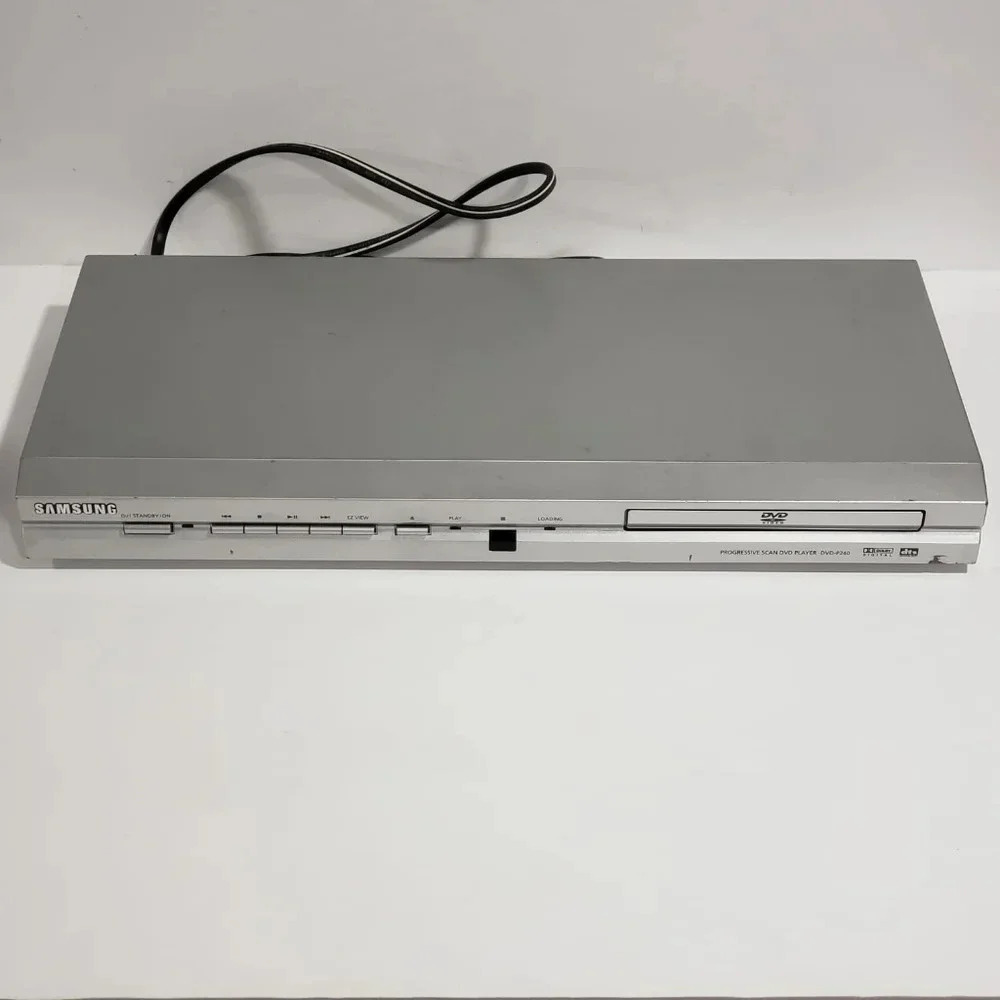 Samsung  DVD-P240 Progressive-Scan Player. Silver.
